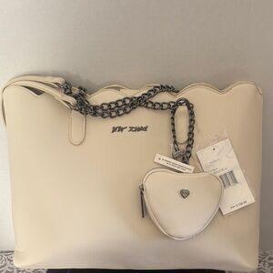 Betsey Johnson Chalk Scalloped Tote Bag
Chain Strap XOTOTE-U NWT